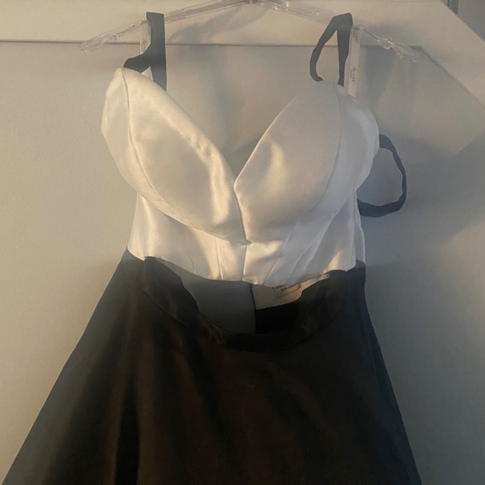 Grad gown - Picture 3 of 6